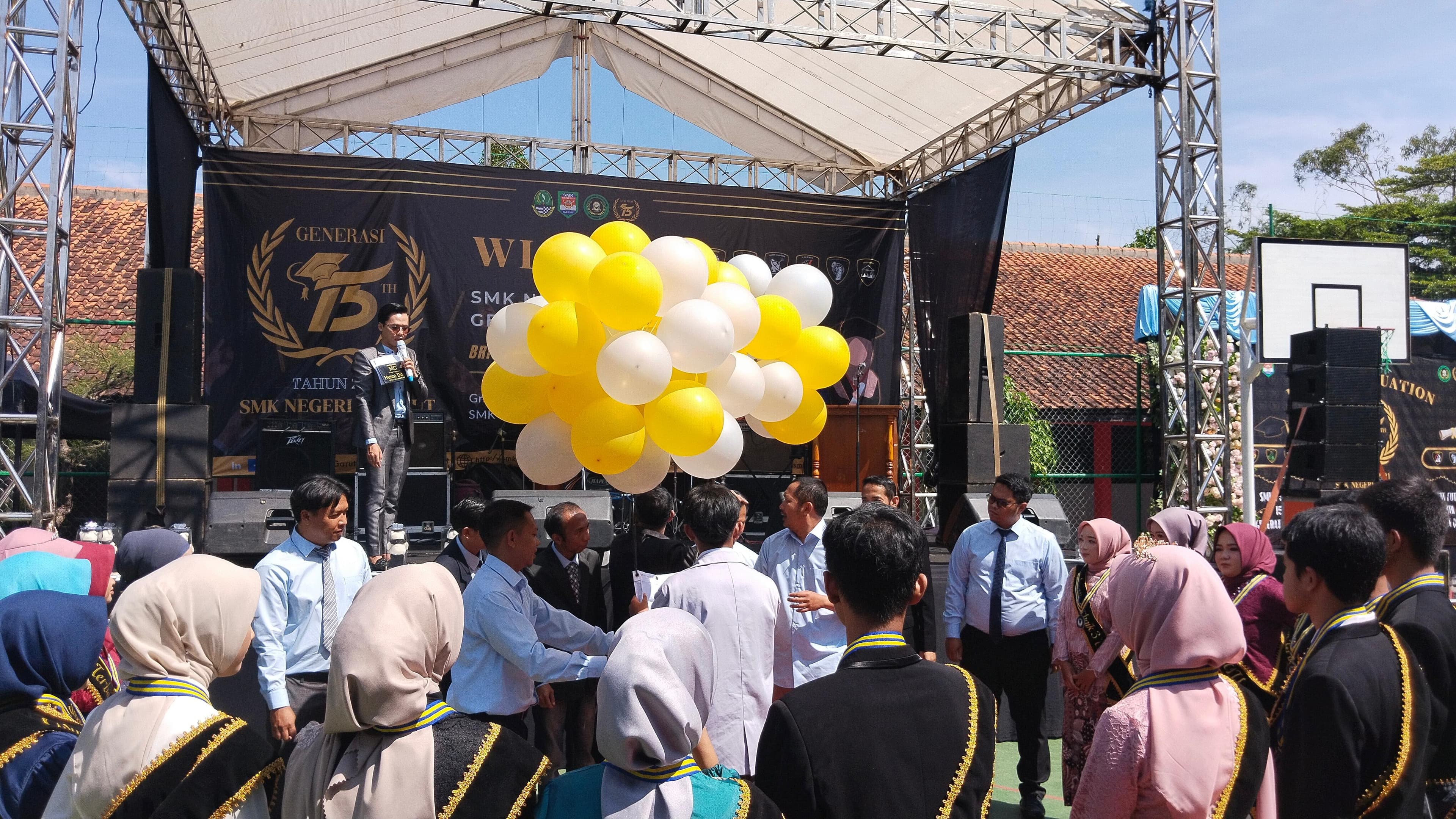 Melepas Sayap Emas: SMKN 9 Garut Gelar Graduasi Angkatan 15 dengan Penuh Kebanggaan