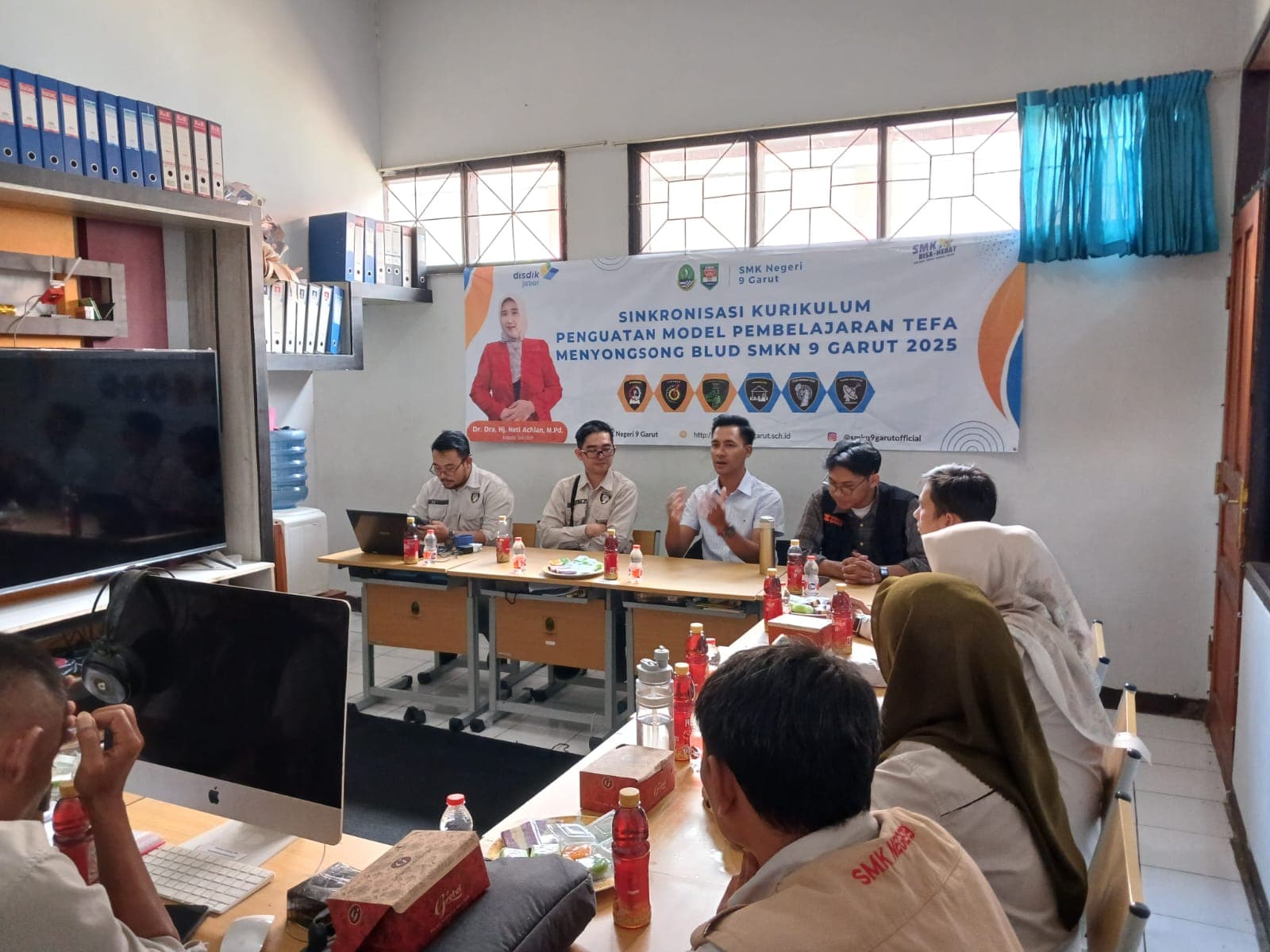 Kegiatan Pembelajaran Guru Tamu dan MoU Program Keahlian Desain Komunikasi Visual (DKV) SMKN 9 Garut bersama Visual Space