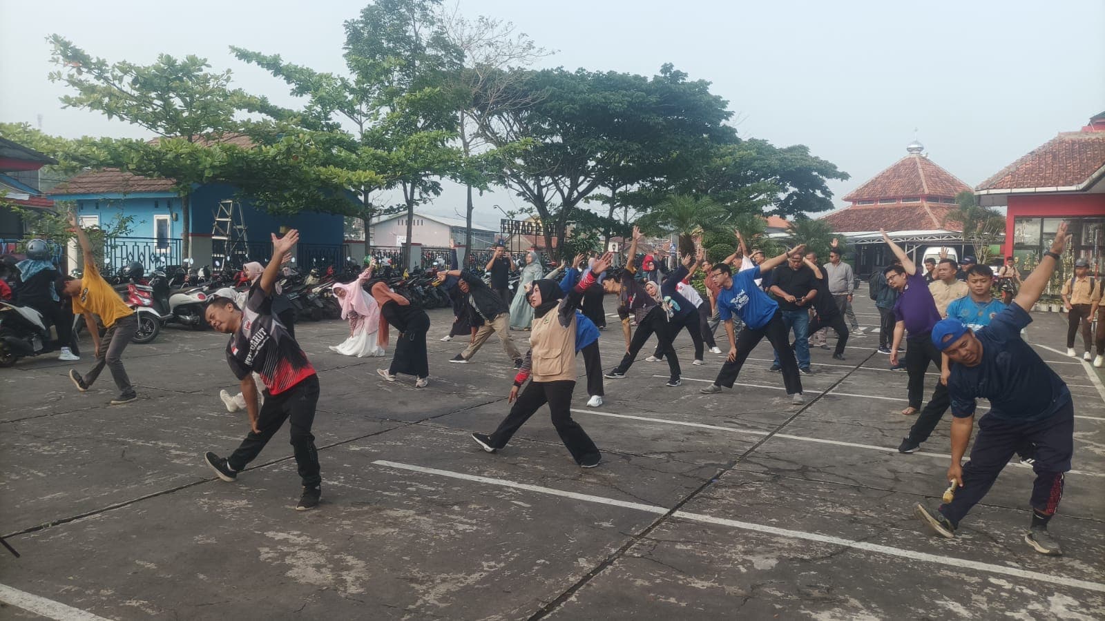SMKN 9 Garut Gelar Senam Pagi Rutin untuk Guru Setiap Jumat