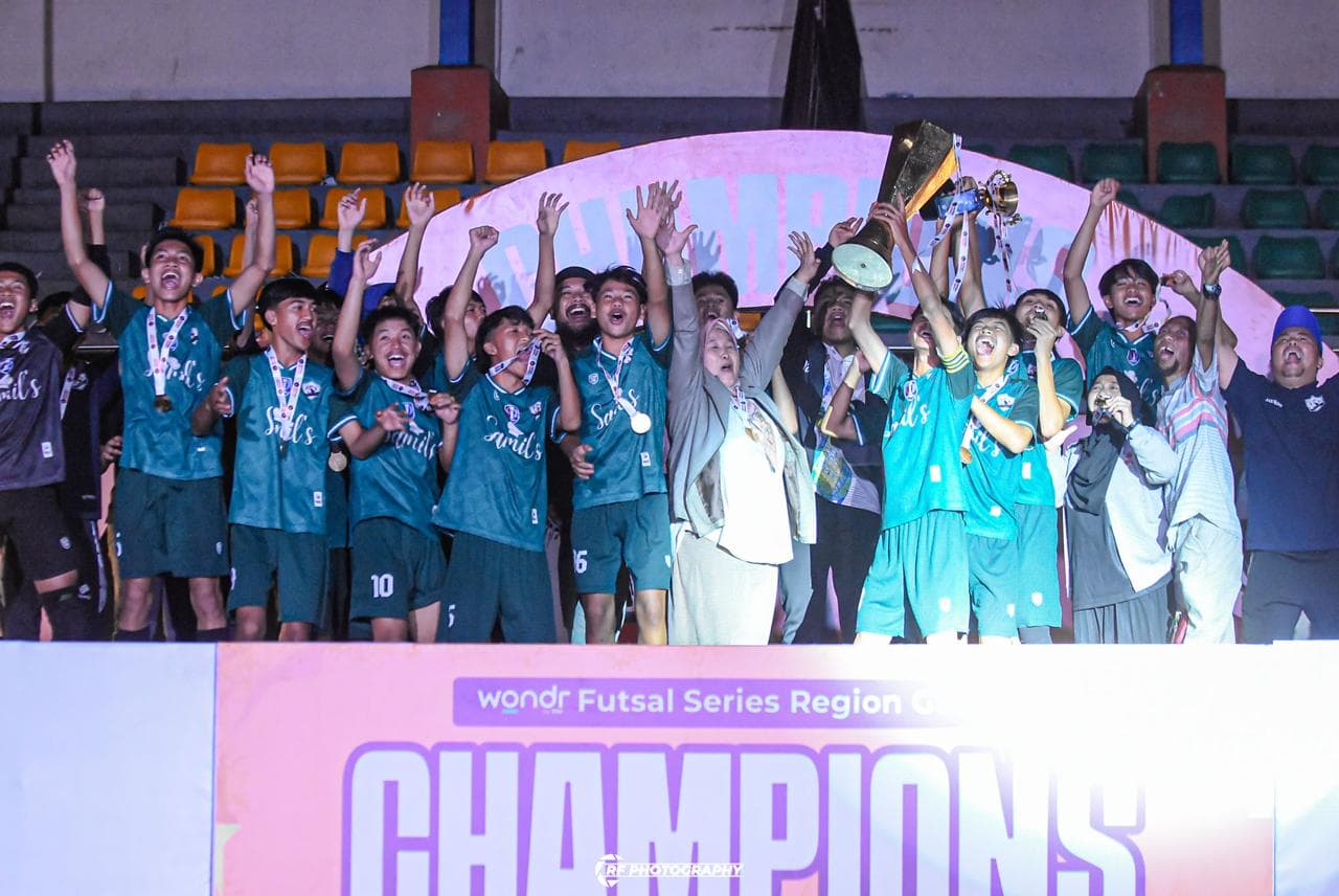 Tim Futsal Putra SMKN 9 Garut Juara 1 Futsal Series Region Garut 2025