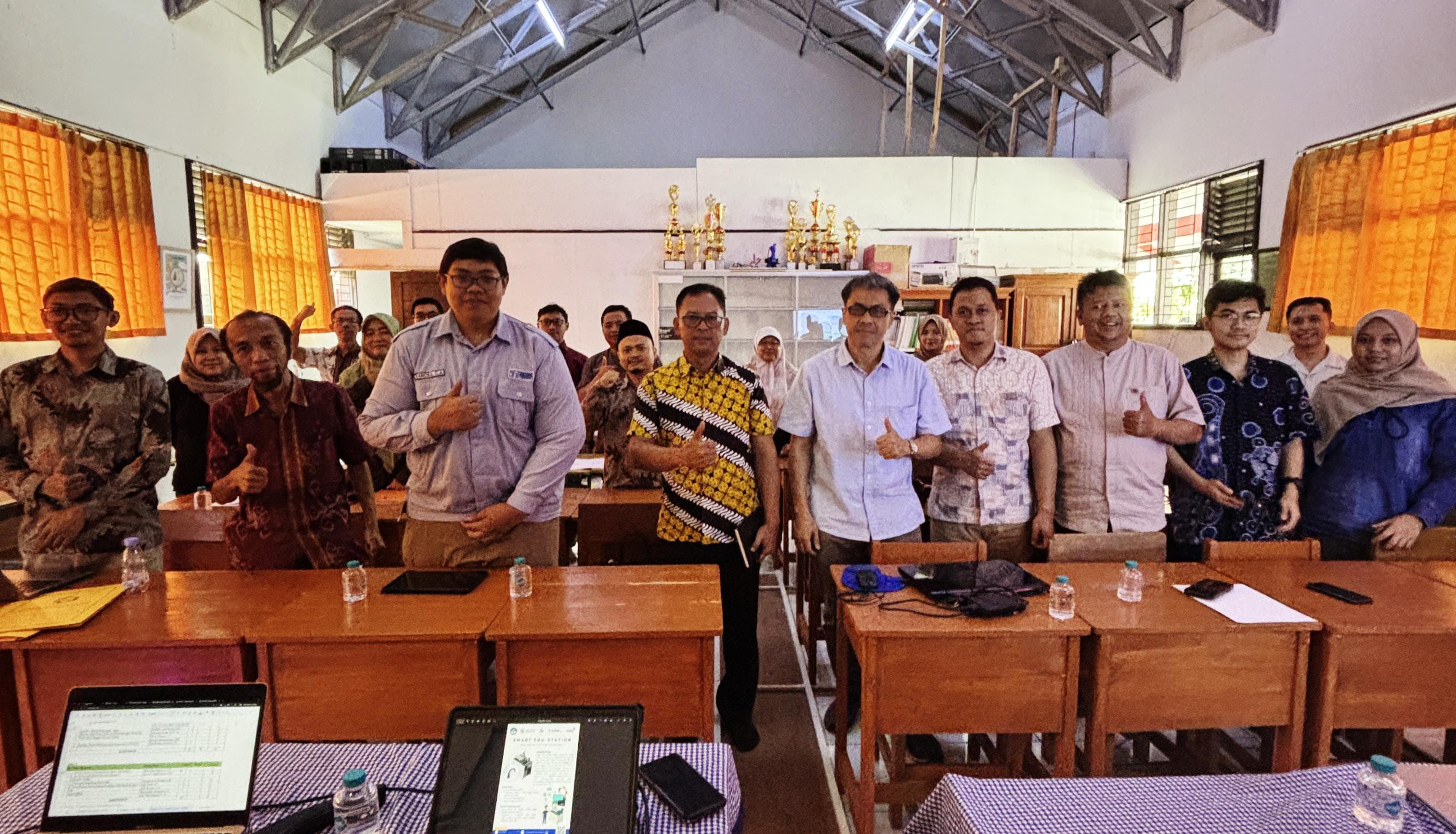 SMKN 9 Garut dan POLMAN Bandung Kolaborasi Penelitian dan Pengembangan "Smart Edu-Station" Berbasis Machine Vision